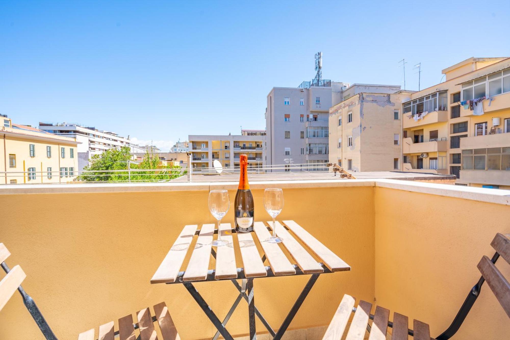 Puccini Apt - Centro Citta - Wifi - Ac 卡利亚里 外观 照片